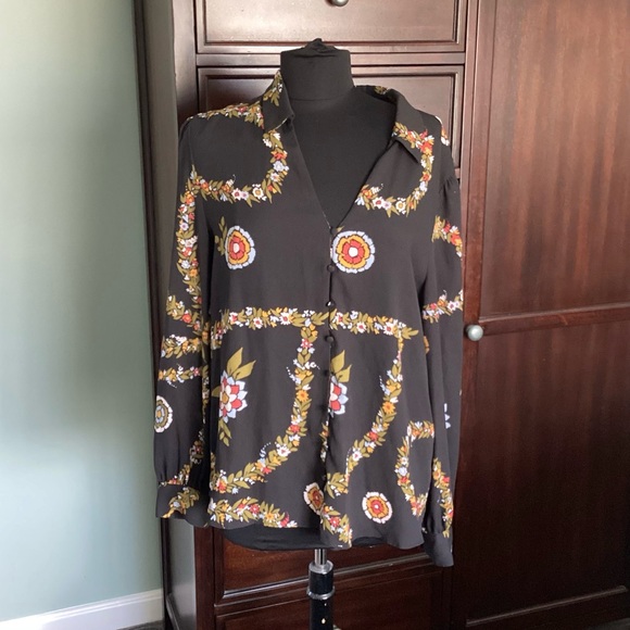Modcloth 1970s Inspired Blouse in Black Floral Vines Button Front EUC - Picture 3 of 10